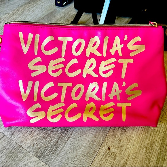 Victoria’s Secret toiletry and make up bag - Picture 1 of 5